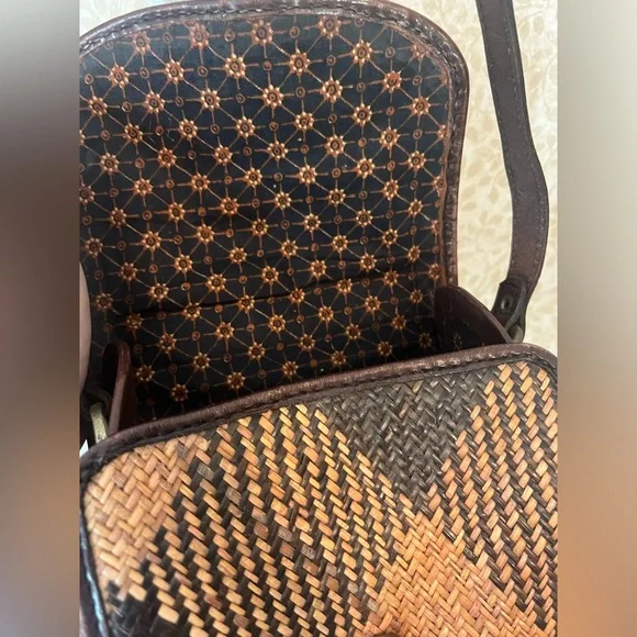 Vintage Indonesian crossbody - Picture 4 of 13